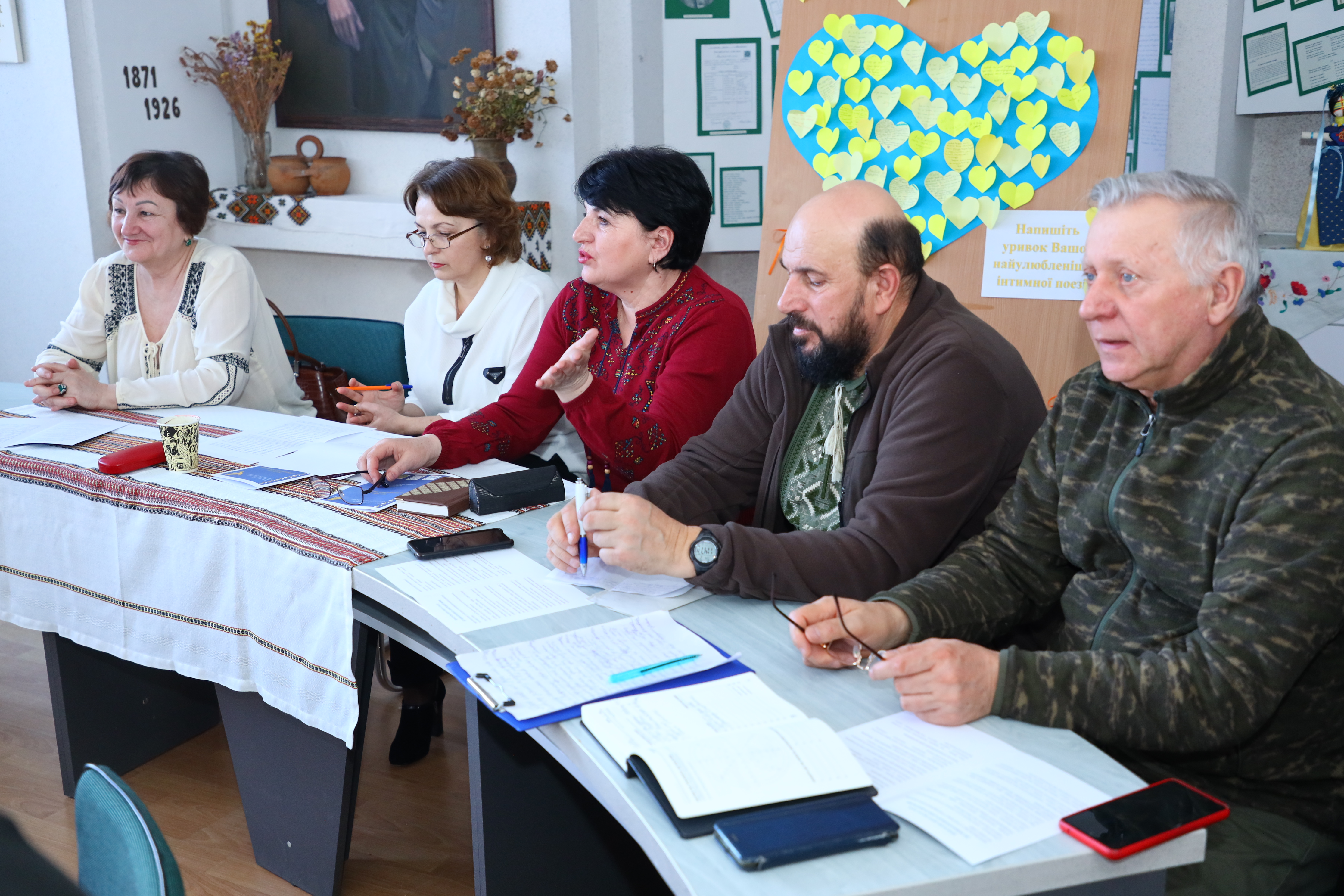 Просвітяни – співорганізатори та активні учасники круглого столу